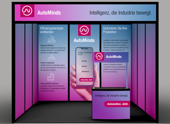 Messegrafik-Design-570x416px Ein auffälliger Messestand für eine KI-Firma wird mit lila Farbverläufen gestaltet und zeigt zusätzlich Roll-Ups und Broschüren, die das Messegrafik-Design eindrucksvoll und aufmerksamkeitsstark präsentieren.