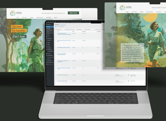 Wordpress-Webdesign-570x416px Ein Laptop zeigt das übersichtliche WordPress-Backend im Rahmen eines WordPress Webdesigns, während zwei danebenstehende Screens das Frontend einer Fashion-KI-Anwendung präsentieren.