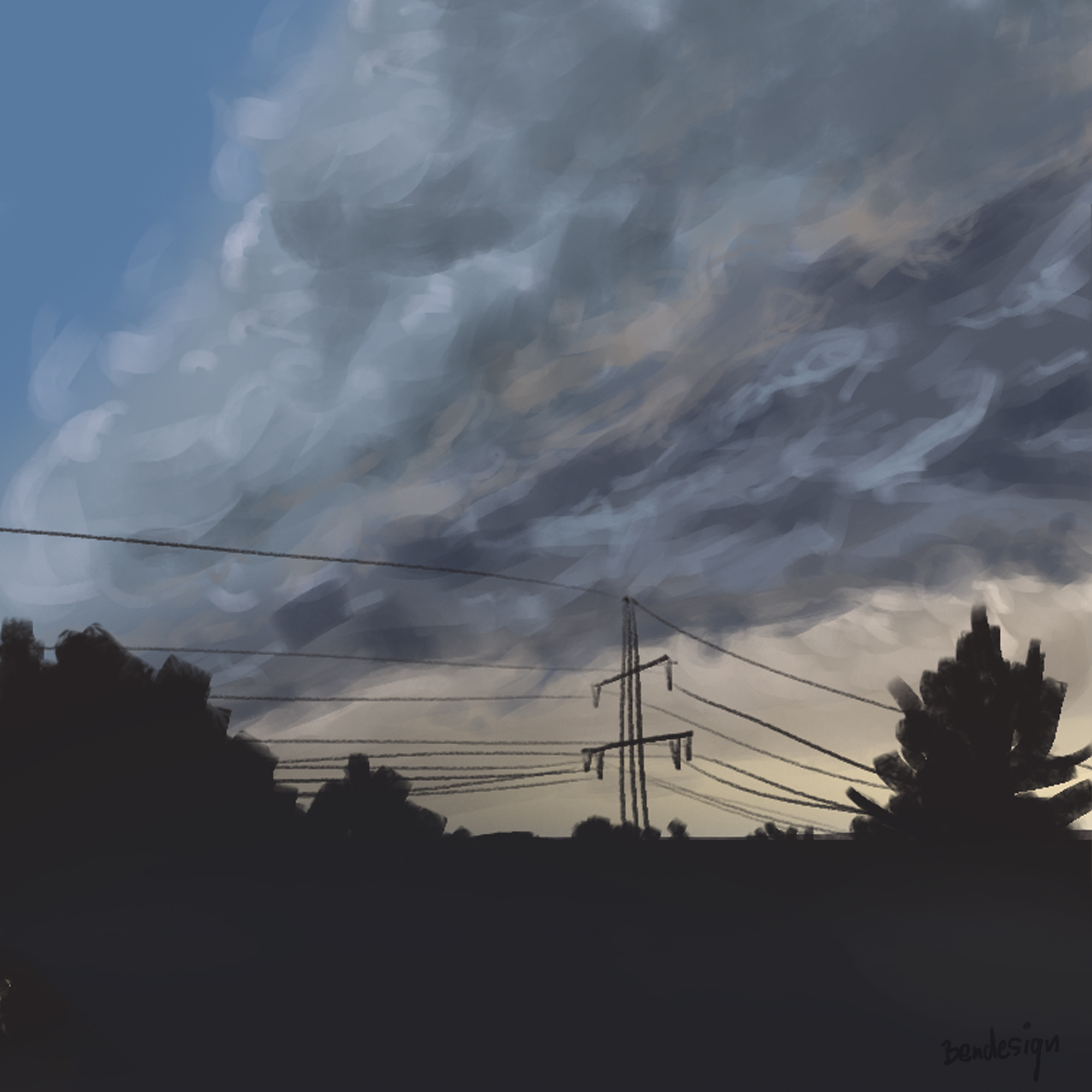 Dramatische Wolkenberge, die über einen Strommasten herfliegen und die Landschaft verdüstern. Das sanfte Licht der Abendsonne ist am Horizont sichtbar.